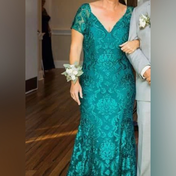 Jovani Emerald Dress - Picture 1 of 10